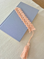 Gehäkeltes Baumwoll-Lesezeichen mit Quaste, etwa 3 × 27 cm groß