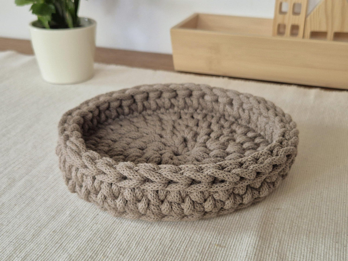 Gehäkelte Baumwollschale mit Flechtrand, 17 cm