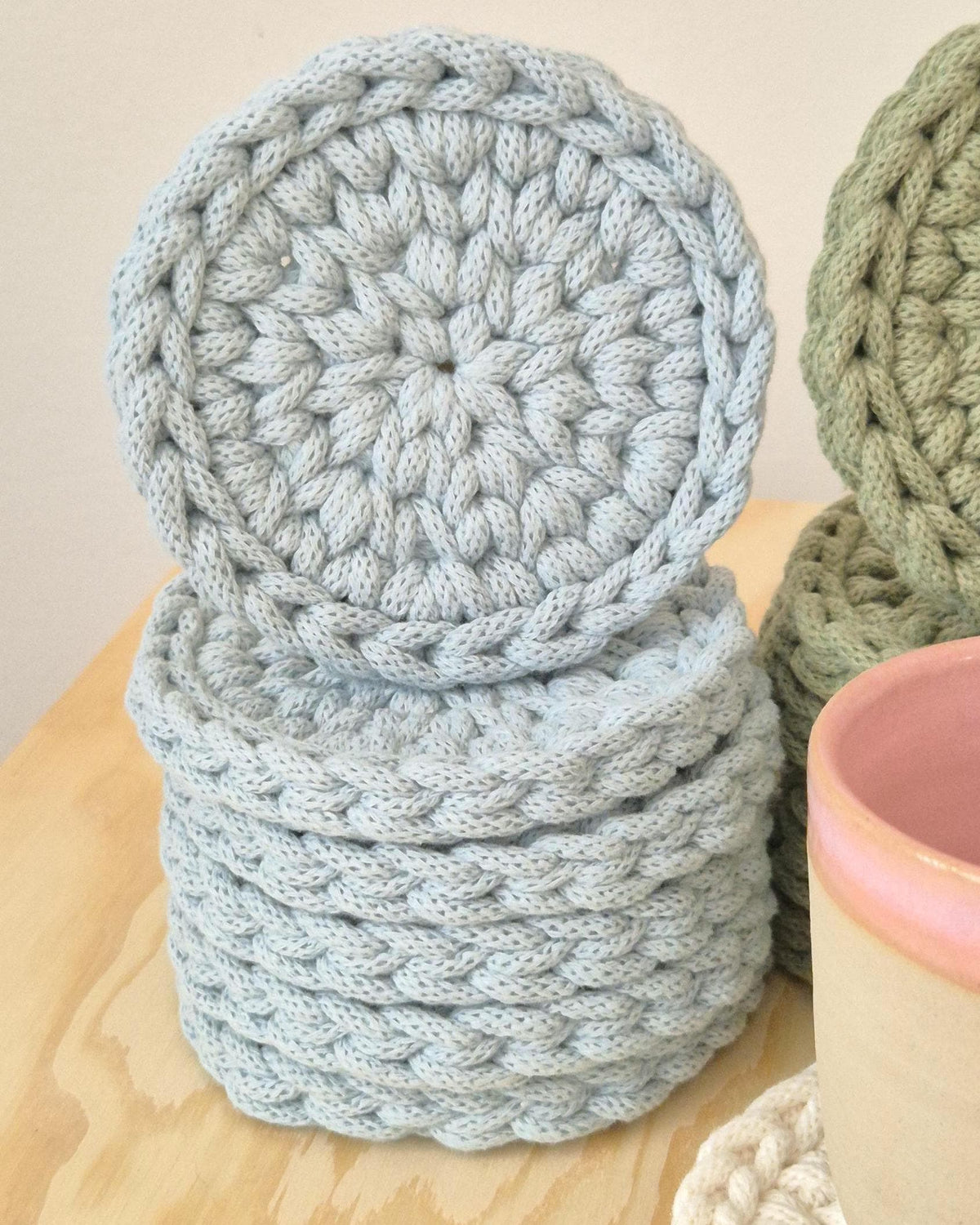 Runder Häkel-Untersetzer aus Baumwollkordel, 11 cm