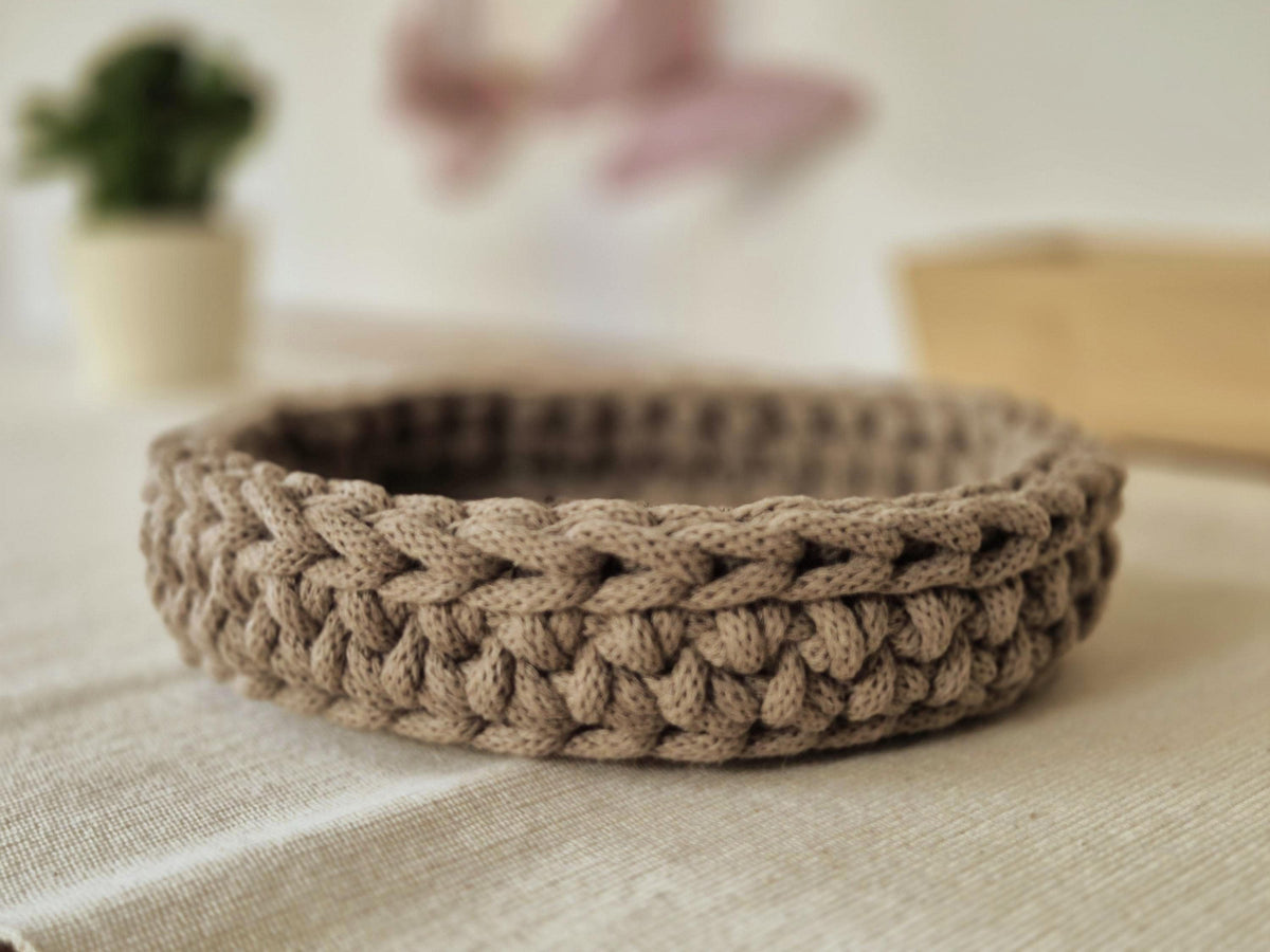 Gehäkelte Baumwollschale mit Flechtrand, 17 cm