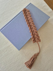 Gehäkeltes Baumwoll-Lesezeichen mit Quaste, etwa 3 × 27 cm groß