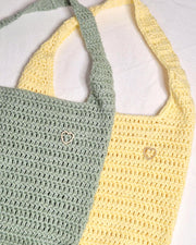 Minimalistische handgehäkelte Schultertasche aus Baumwolle in Naturfarben, 30 × 25 cm