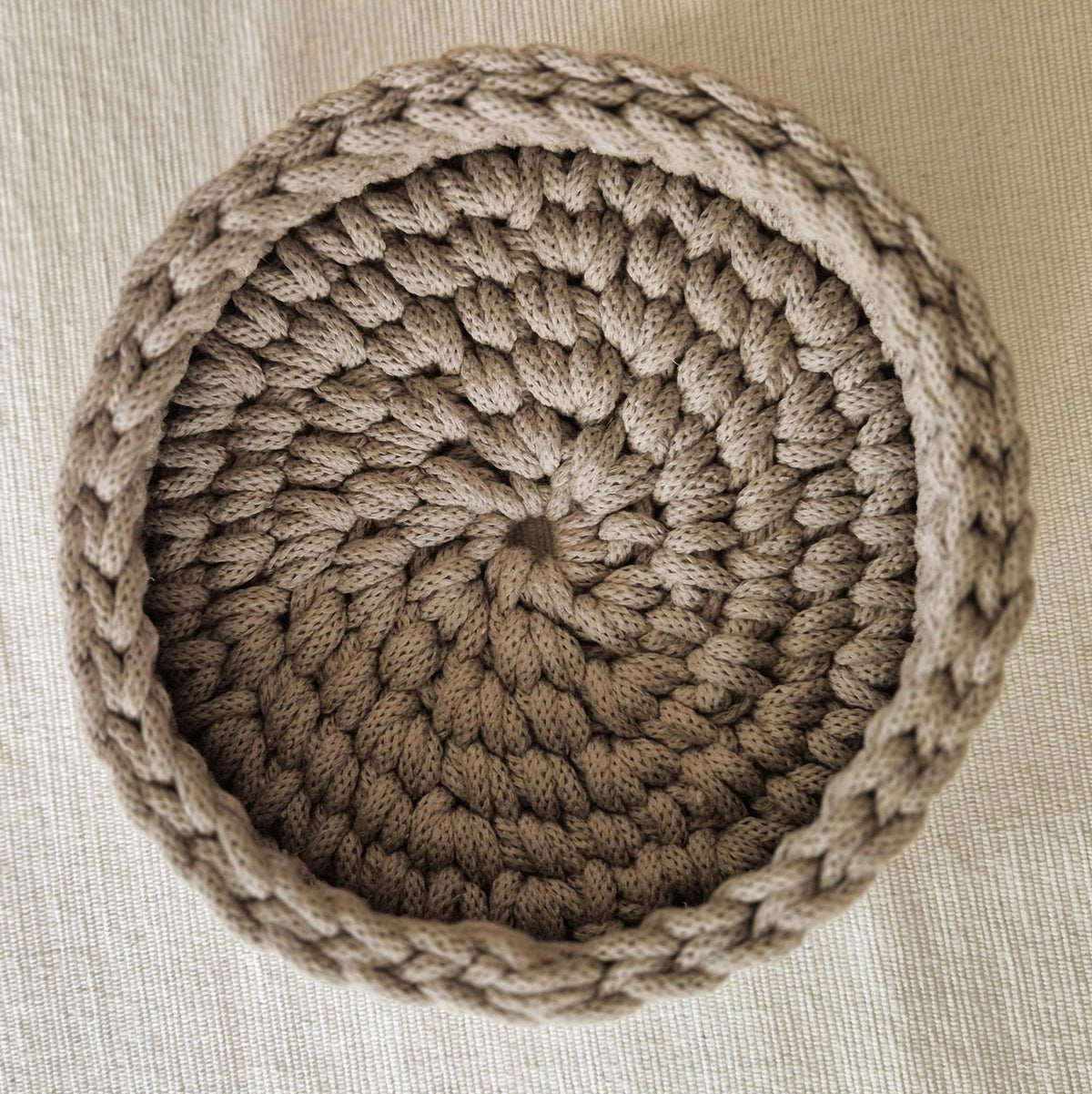 Gehäkelte Baumwollschale mit Flechtrand, 17 cm