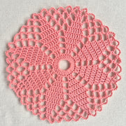 Rundes Häkeldeckchen aus Baumwolle in Pastellfarben mit 24 cm Durchmesser