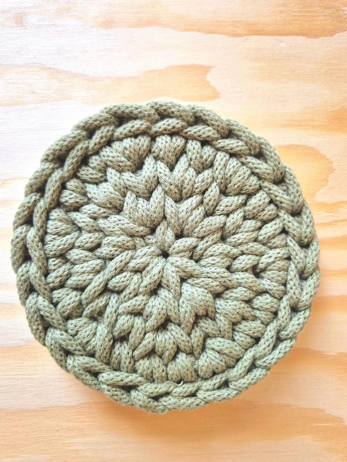 Runder Häkel-Untersetzer aus Baumwollkordel, 11 cm