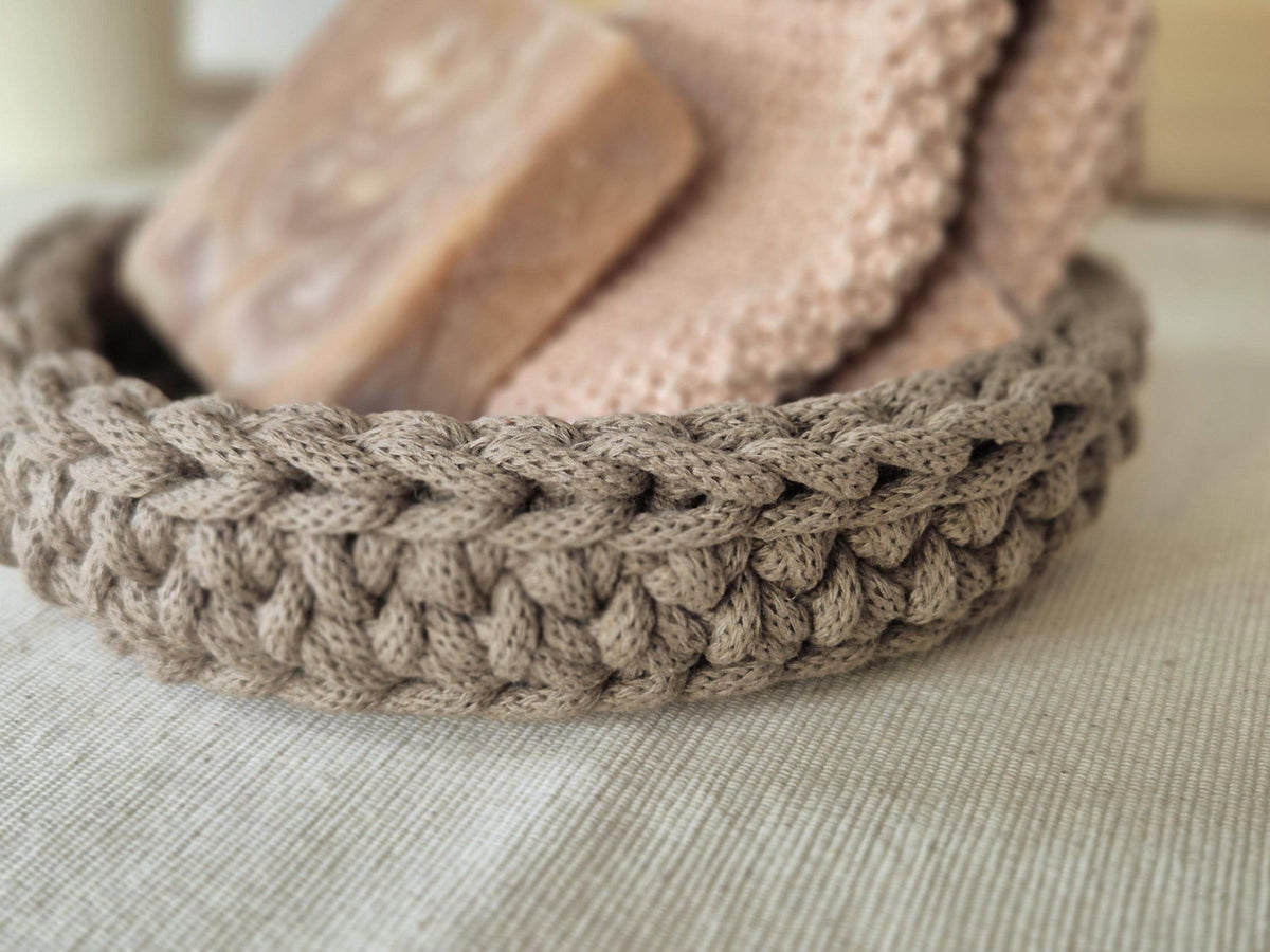 Gehäkelte Baumwollschale mit Flechtrand, 17 cm