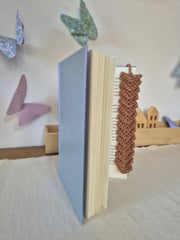 Gehäkeltes Baumwoll-Lesezeichen mit Quaste, etwa 3 × 27 cm groß