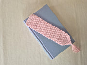 Gehäkeltes Baumwoll-Lesezeichen in Natur- oder Pastellton mit Quaste, 27 cm lang