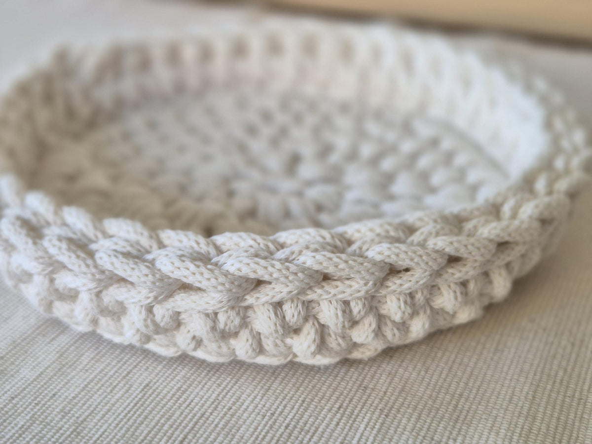 Gehäkelte Baumwollschale mit Flechtrand, 17 cm
