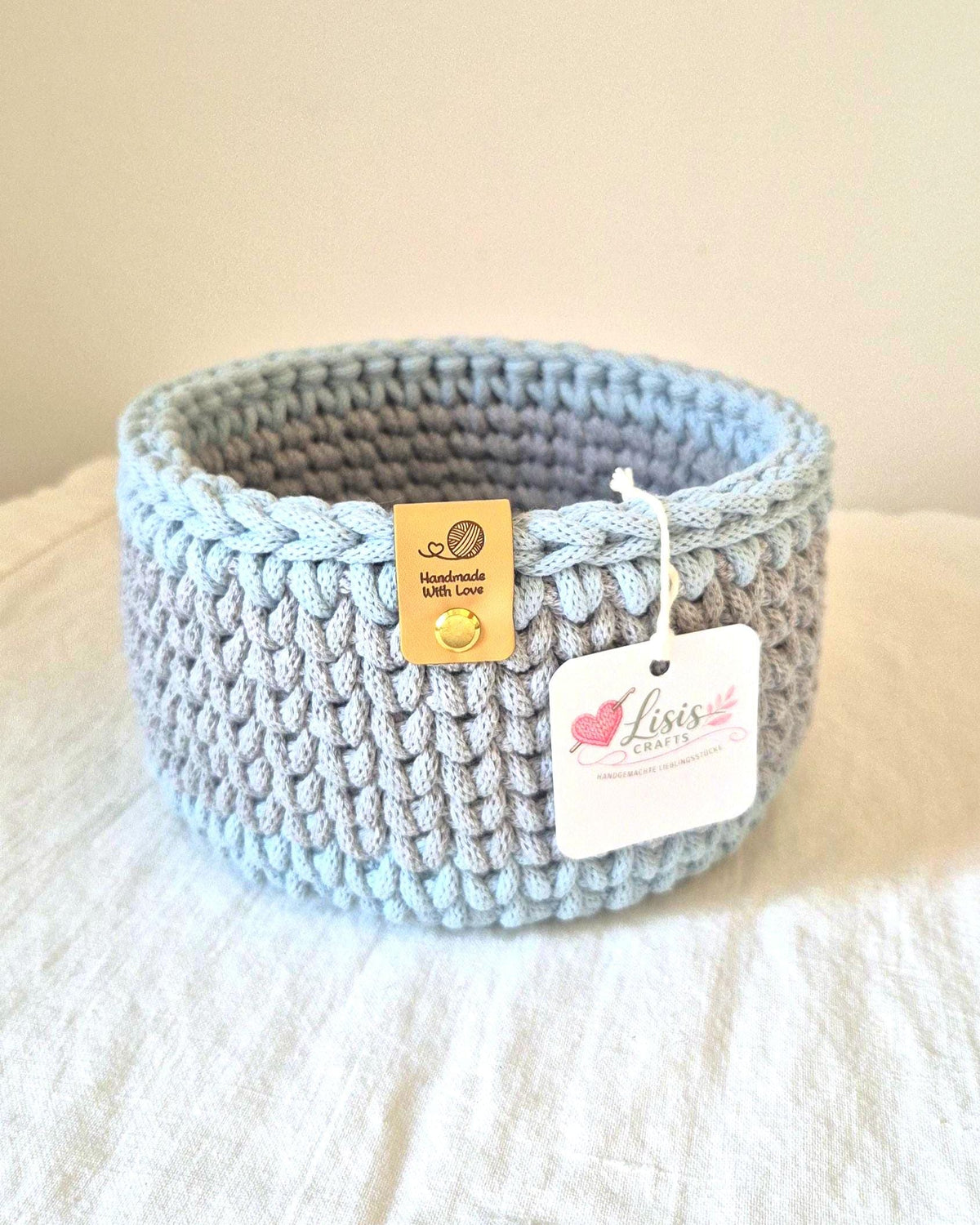 Dreifarbiger Häkelkorb aus Baumwollkordel mit Polyesterkern, 20 cm breit