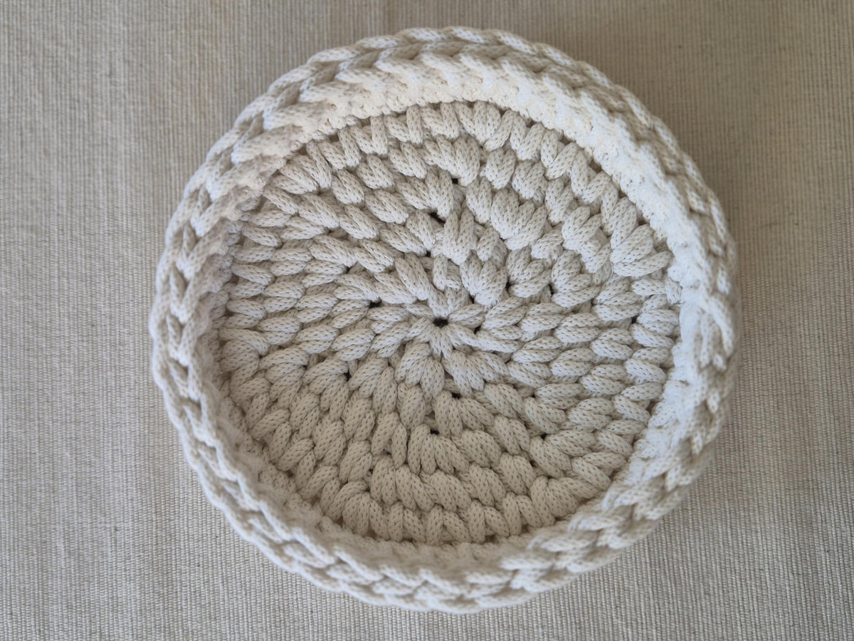 Gehäkelte Baumwollschale mit Flechtrand, 17 cm