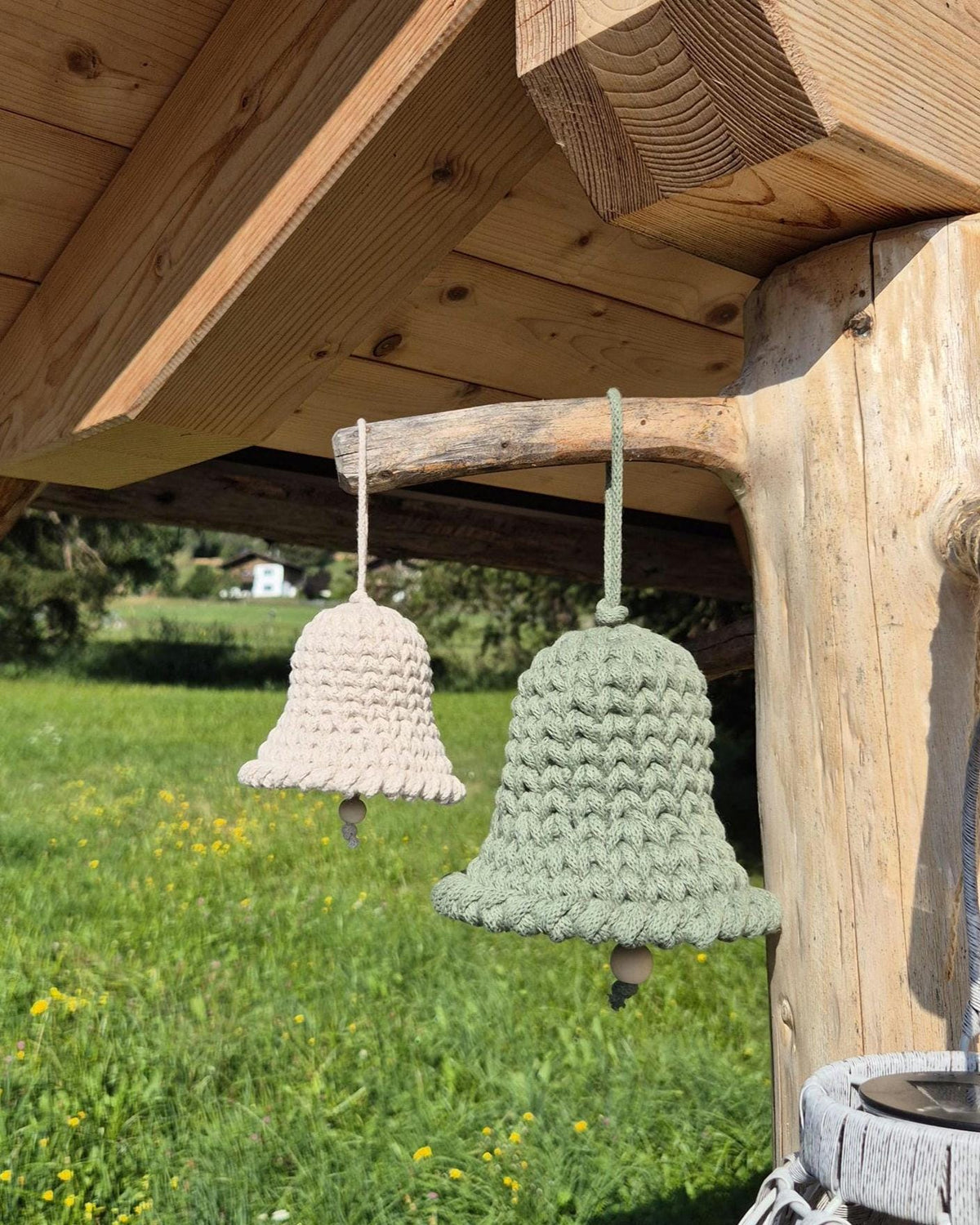 Gehäkelte Dekoglocke aus Baumwollkordel in 2 Größen